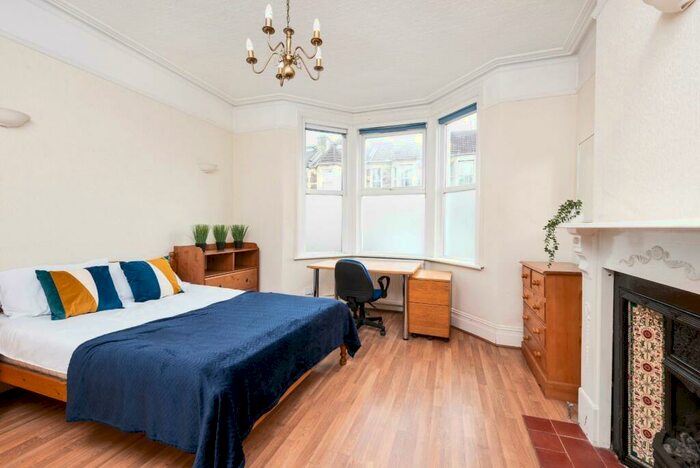 5 Bedroom Semi-Detached House To Rent In Cynthia Road, Bath, BA2