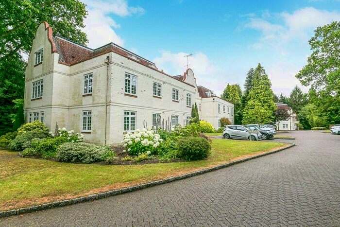 2 Bedroom Apartment To Rent In Ivy Drive, Lightwater, GU18