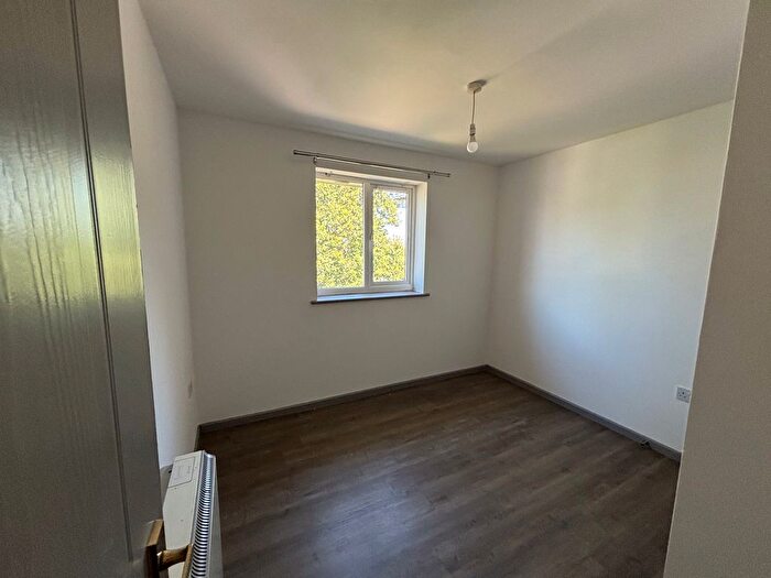 2 Bedroom Flat To Rent In - New Chester Road, Wirral, CH42