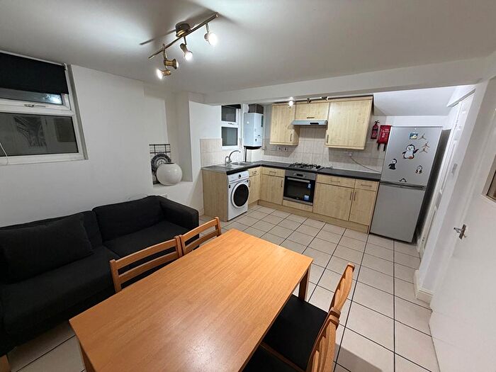 1 Bedroom Flat To Rent In Shrubbery Road, Streatham, SW16