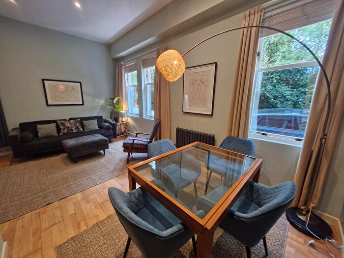 2 Bedroom Flat To Rent In Queen Margaret Road, Botanics, G20