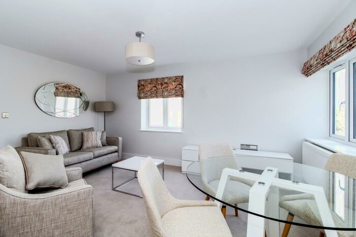 2 Bedroom Apartment To Rent In Banbury Road, Kidlington, OX5