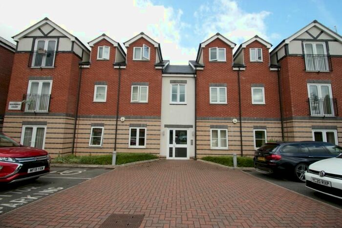 3 Bedroom Maisonette To Rent In Roundhay Court, Sutherland Avenue, LS8