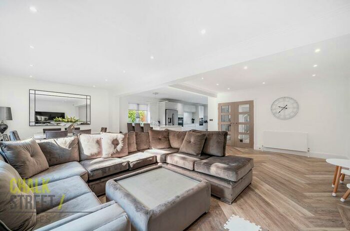 5 Bedroom Detached House To Rent In The Sheilings, Emerson Park, Hornchurch, RM11