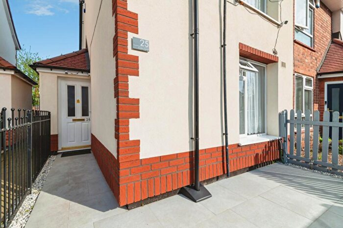 3 Bedroom End Of Terrace House For Sale In Cosby Road, Nottingham, Nottinghamshire, NG2