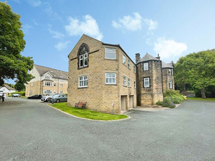 2 Bedroom Flat For Sale In The Strone, Apperley Bridge, Bradford, BD10