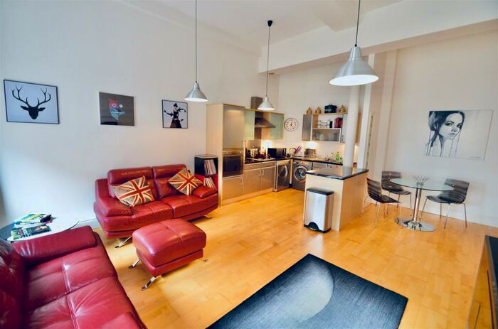 2 Bedroom Apartment To Rent In Hollowstone, Lace Market, NG1