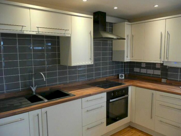 2 Bedroom Flat To Rent In Staines Road West, Sunbury-On-Thames TW16