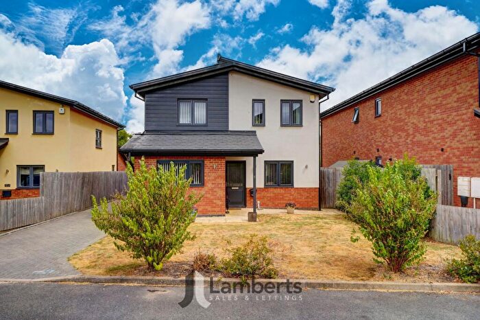 3 Bedroom Detached House For Sale In Arrow View, Studley, B80