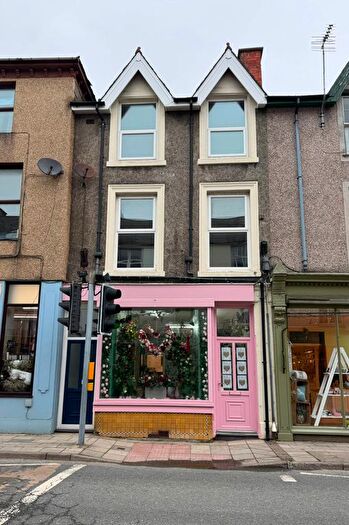 3 Bedroom Maisonette To Rent In A High Street, Criccieth, LL52