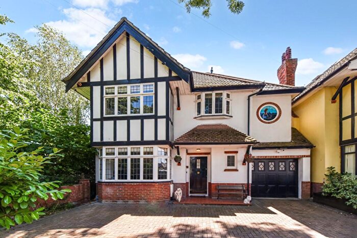 4 Bedroom Detached House For Sale In Banister Park, Southampton, SO15