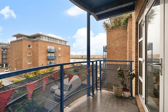 2 Bedroom Flat For Sale In Campania Building, Jardine Road, London, E1W