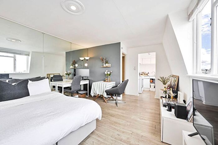 Studio To Rent In Colville Gardens, Notting Hill, London, W11