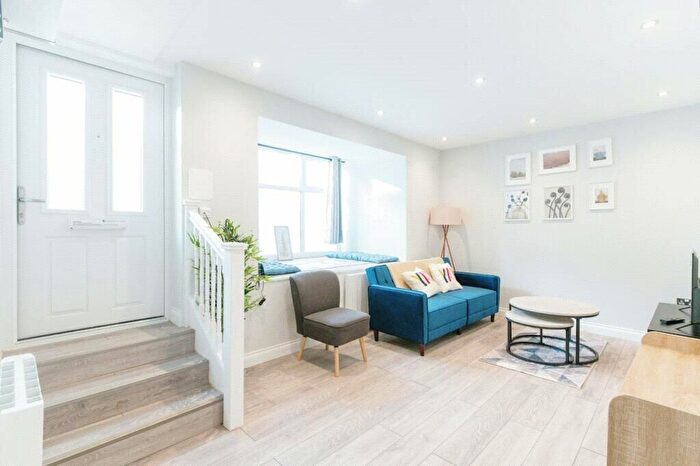 1 Bedroom Apartment For Sale In Foxberry Road, London, SE4