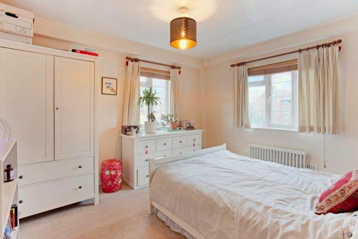 2 Bedroom Flat To Rent In Chiswick Village, London, W4
