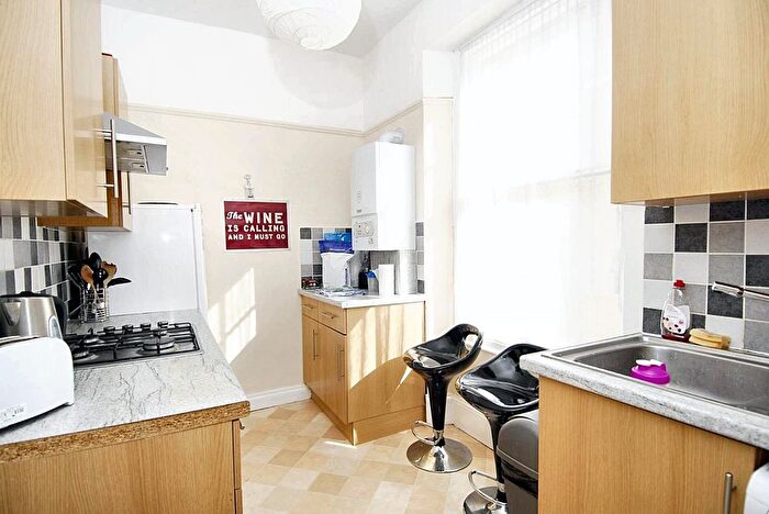 2 Bedroom Flat To Rent In Napier Terrace, Flat, Plymouth, PL4