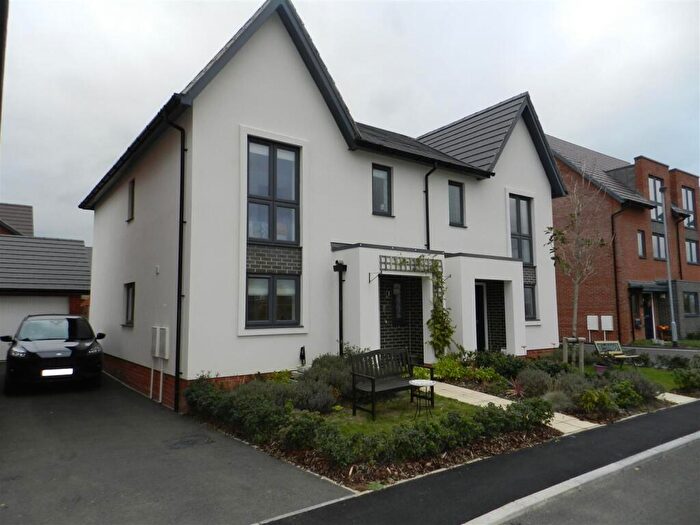 3 Bedroom House To Rent In Monksmoor, NN11