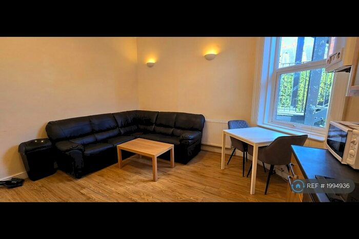 2 Bedroom Flat To Rent In Bennett Road, Leeds, LS6