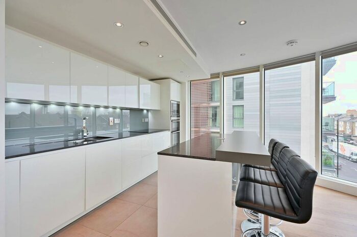 2 Bedroom Flat To Rent In Langham Square, Putney, London, SW15