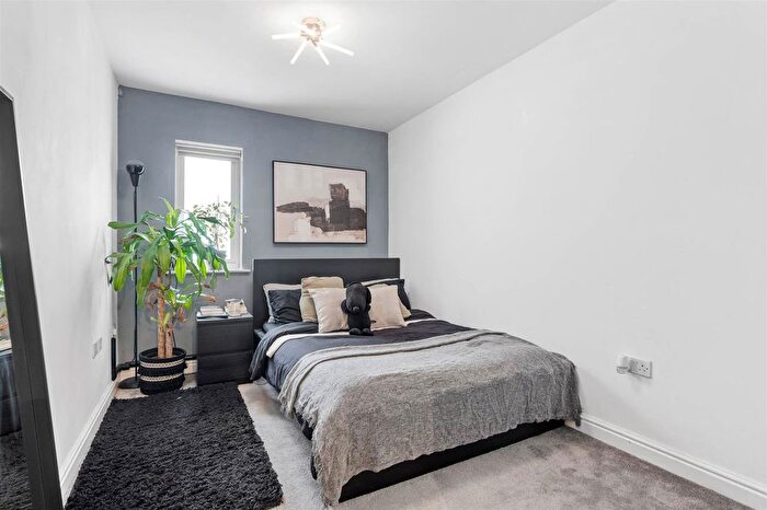 1 Bedroom Flat For Sale In Brookside Terrace, The Lane, Worcester, WR1