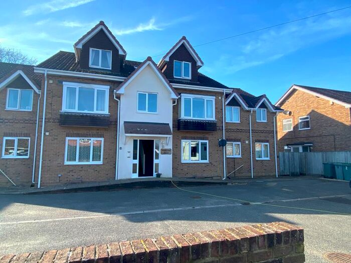 2 Bedroom Flat To Rent In Orchard Close, Freshwater, PO40