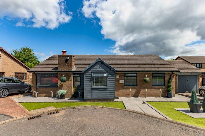 2 Bedroom Detached Bungalow To Rent In Warren Park Close, Hove Edge, HD6