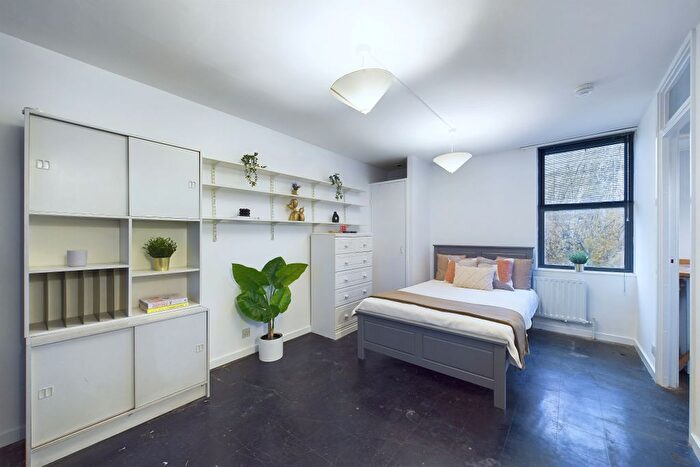 Studio To Rent In Priory House, Rampayne Street, Pimlico, London, SW1V