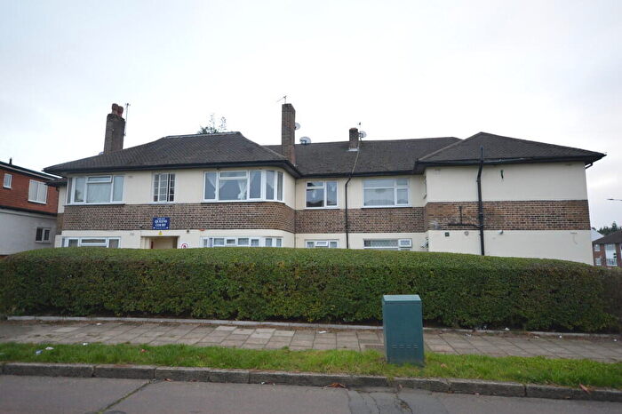 2 Bedroom Flat To Rent In Queens Court, Kenton Lane, HA3