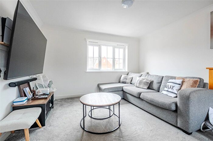 2 Bedroom Flat For Sale In Bramley Court, Dunstable, Bedfordshire, LU5