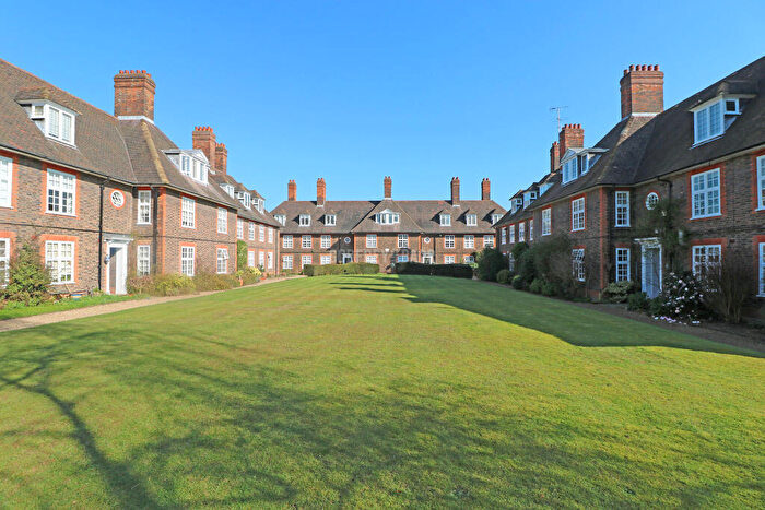 2 Bedroom Apartment For Sale In Bigwood Court, Hampstead Garden Suburb, NW11