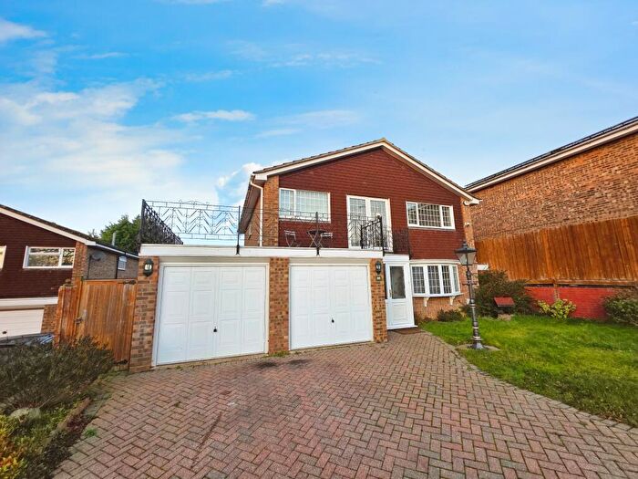 4 Bedroom Detached House For Sale In East Butterfield Court, Northampton, NN3