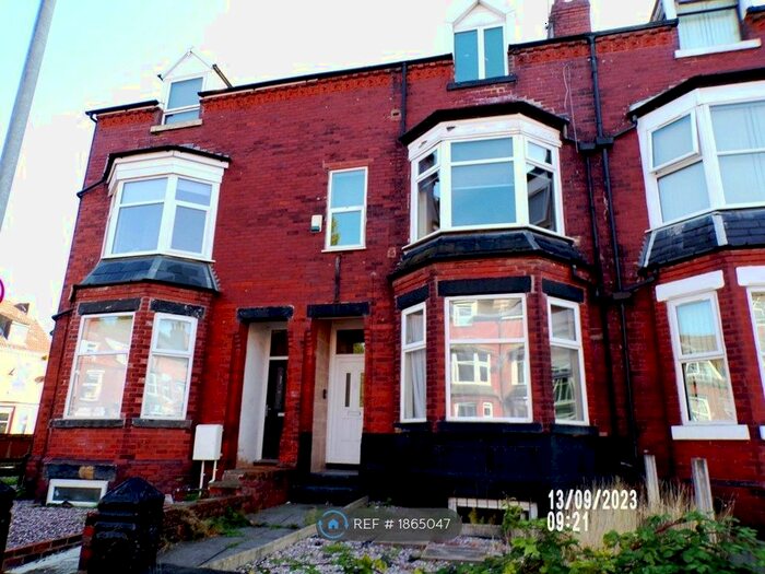 8 Bedroom Terraced House To Rent In Booth Avenue, Manchester, M14