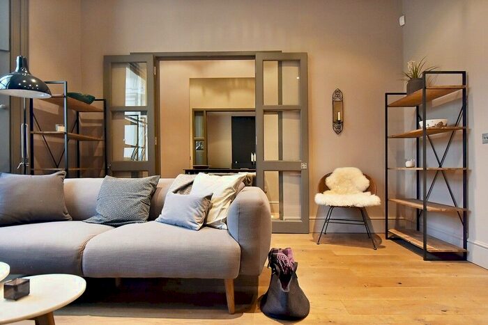 2 Bedroom Flat To Rent In Warwick Square, Pimlico, SW1V