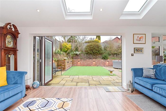 4 Bedroom Detached House For Sale In Loxwood Road, Lovedean, Waterlooville, Hampshire, PO8