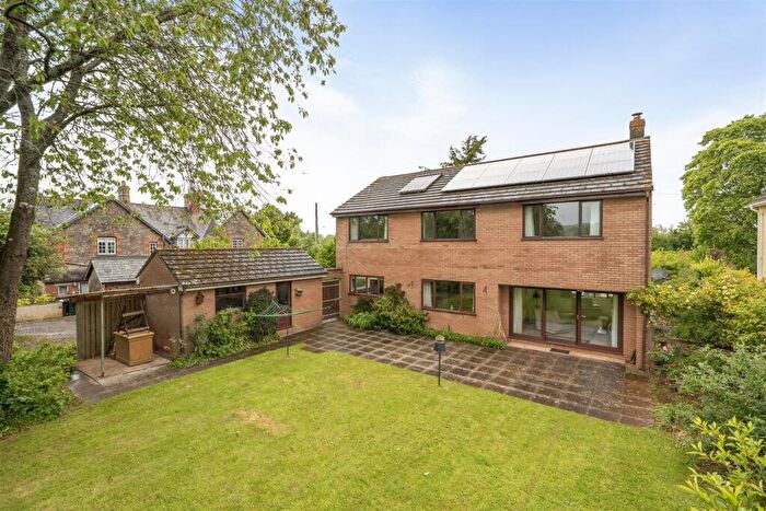 4 Bedroom Detached House For Sale In Blundells Road, Tiverton, EX16