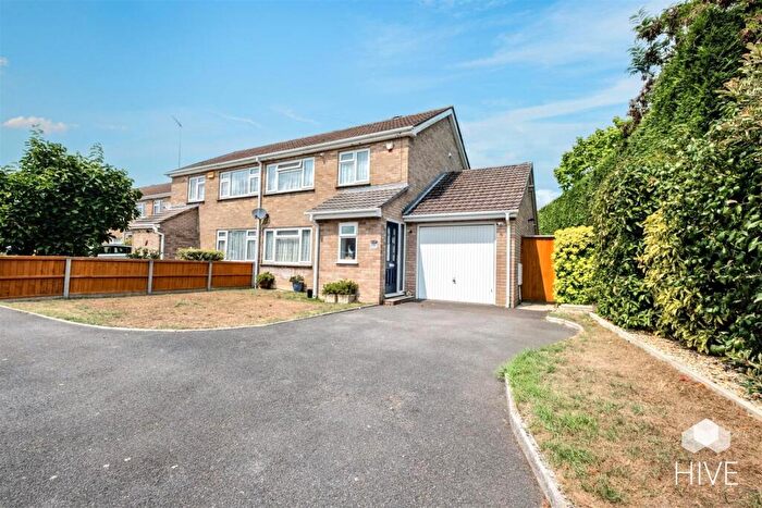 3 Bedroom Semi-Detached House For Sale In Old Barn Close, Ringwood, BH24