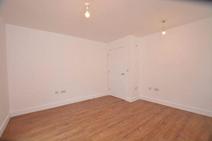 1 Bedroom Flat To Rent In Stoke Road, Slough, SL2