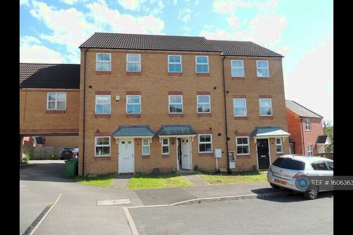 4 Bedroom Terraced House To Rent In Murray Close, Nottingham, NG5