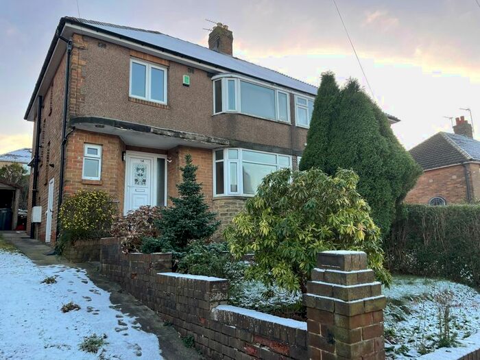 3 Bedroom Semi-Detached House To Rent In Garsdale Road, Huddersfield, HD4