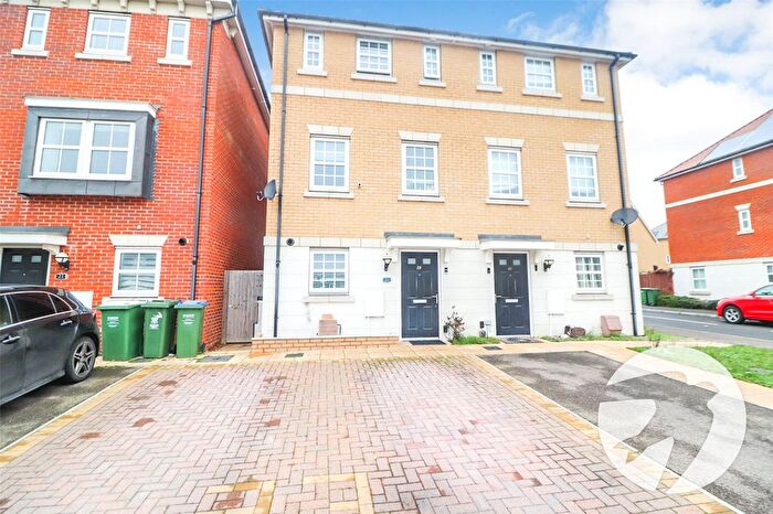 4 Bedroom Semi Detached House For Sale In Richmer Road, Erith, DA8