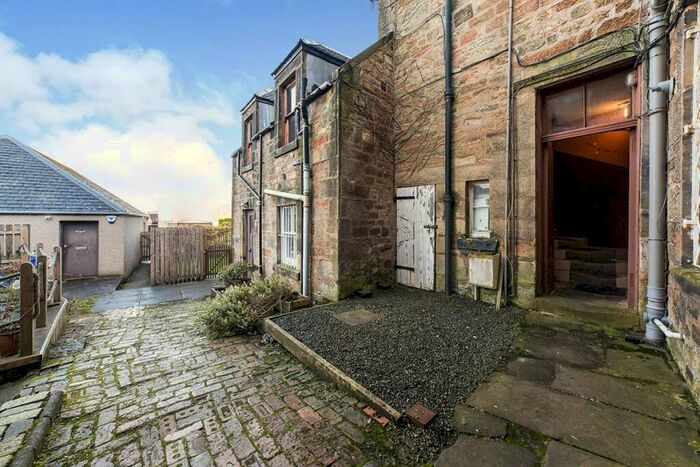 1 Bedroom Flat To Rent In High Street, Linlithgow, West Lothian, EH49