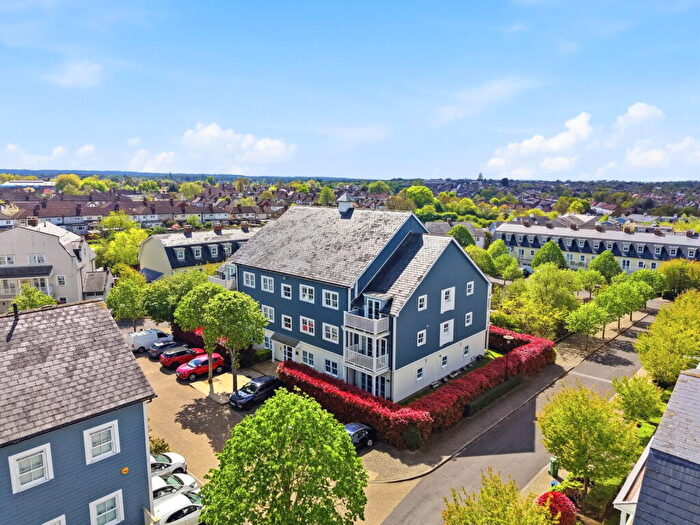 2 Bedroom Flat For Sale In Westmount Close, Worcester Park, KT4