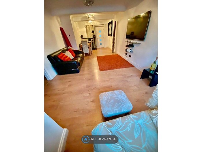4 Bedroom Semi-Detached House To Rent In Coniston Way, Hornchurch, RM12