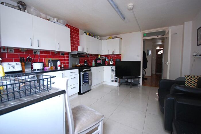 4 Bedroom Terraced House To Rent In Mandela Street, Oval, SW9