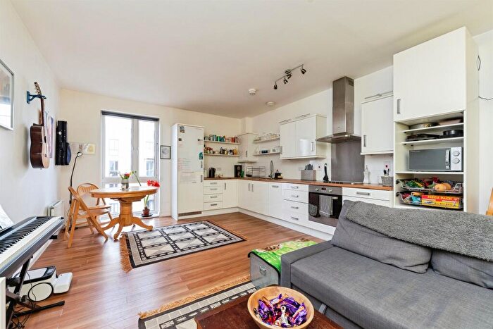 2 Bedroom Flat For Sale In Otto Road, Welwyn Garden City, AL7