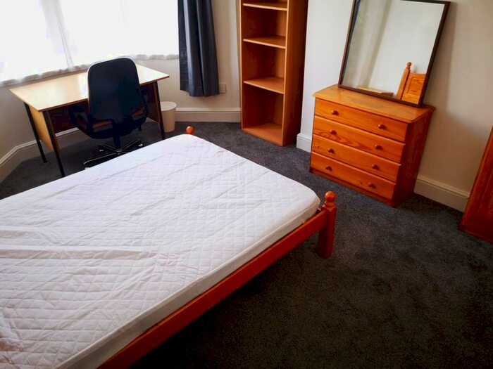 5 Bedroom House To Rent In Summerfield Avenue, Heath, Cardiff, CF14