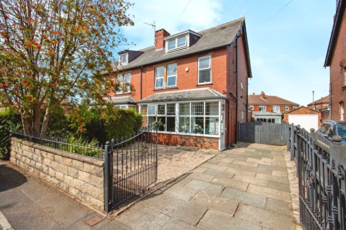 4 Bedroom Semi-Detached House For Sale In Tranquility Avenue, Leeds, LS15
