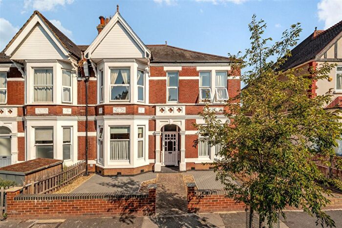 2 Bedroom Flat For Sale In Cunningham Park, Harrow, HA1