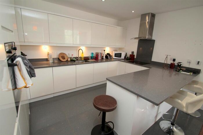 2 Bedroom Flat To Rent In Bank Court, Hemel Hempstead, HP1
