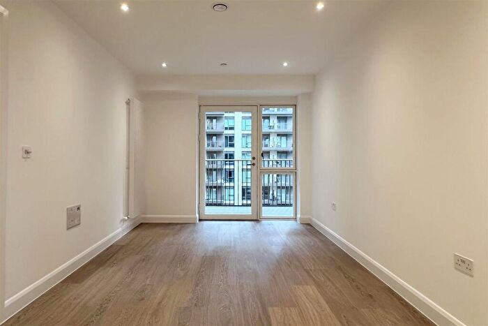 1 Bedroom Apartment To Rent In Ellipse House Eden Place, Royal Eden Docks, E16